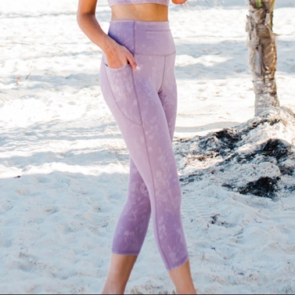 Zyia Light Lilac Floral Pocket Hi-Rise Capri 20" size 4 cropped leggings